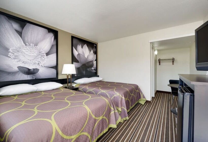 غرفه قياسيه سريرين مزدوجين, Super 8 By Wyndham Florence