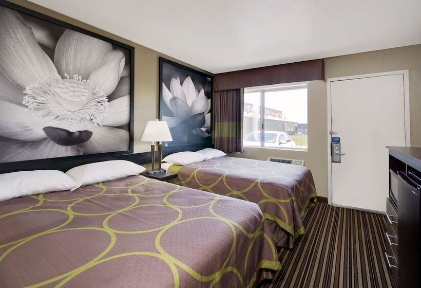 غرفه قياسيه سريرين مزدوجين, Super 8 By Wyndham Florence