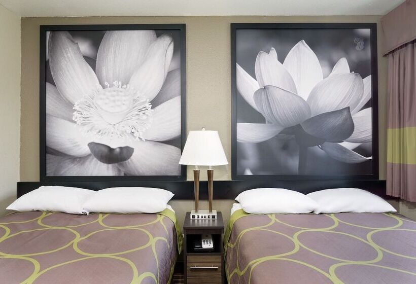 غرفه قياسيه سريرين مزدوجين, Super 8 By Wyndham Florence