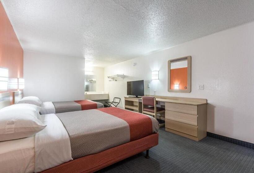 غرفه قياسيه سريرين مزدوجين, Travelodge By Wyndham Lansing