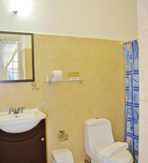 إستديو قياسى مطل على حمام السباحة, Corales Suites