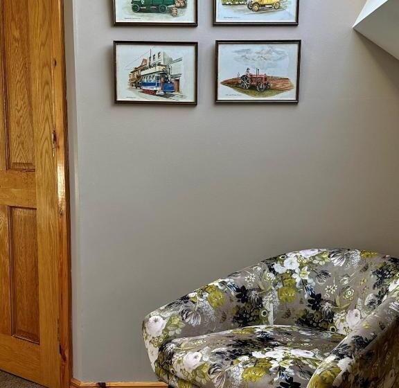 Classic Kolmen Hengen Huone, Dunhill Cottage B&b