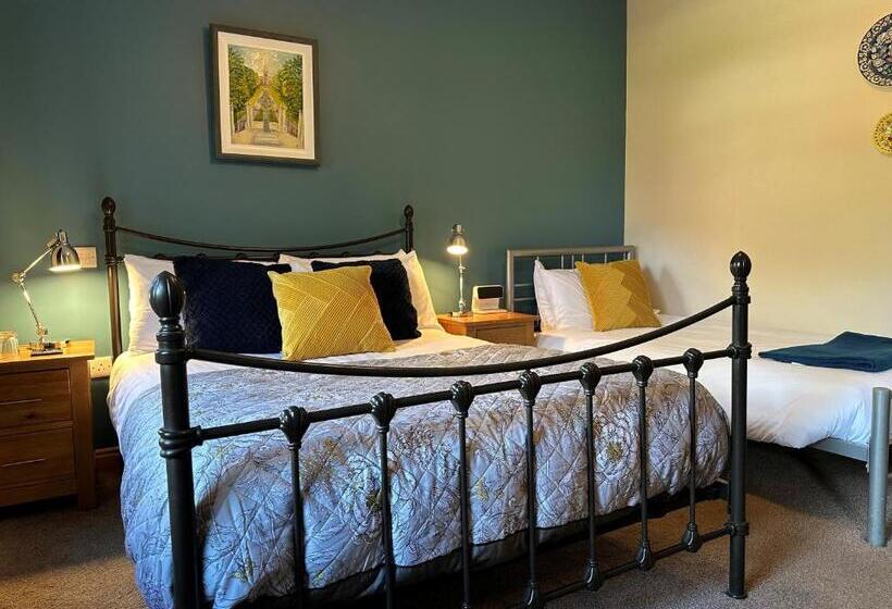 Classic Kolmen Hengen Huone, Dunhill Cottage B&b