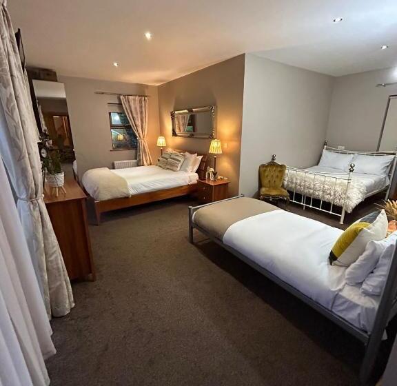 Perhehuone, Dunhill Cottage B&b