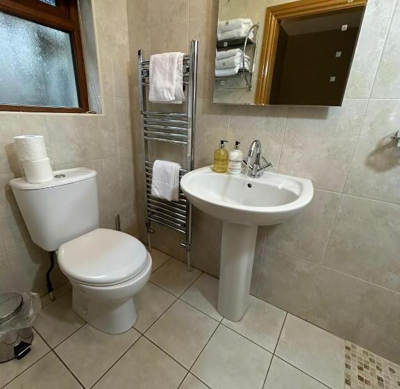 Perhehuone, Dunhill Cottage B&b