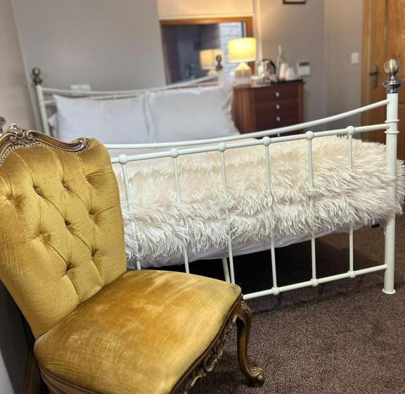 Perhehuone, Dunhill Cottage B&b