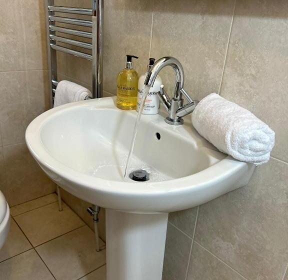 Perhehuone, Dunhill Cottage B&b