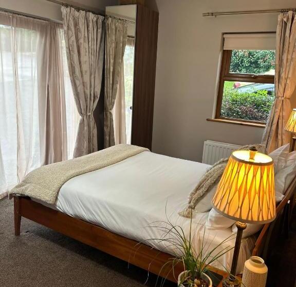 Perhehuone, Dunhill Cottage B&b