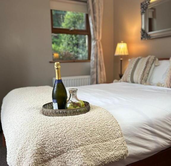 Perhehuone, Dunhill Cottage B&b