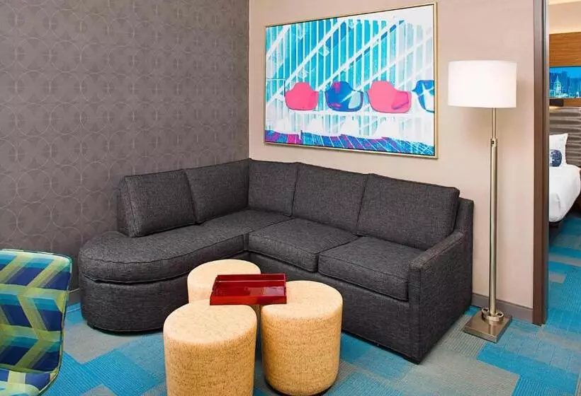キングサイズベッドのスイートルーム, Aloft Beachwood