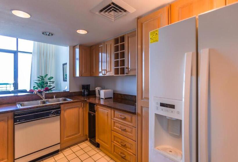 Penthouse med 3 sovrum, Alupang Beach Tower