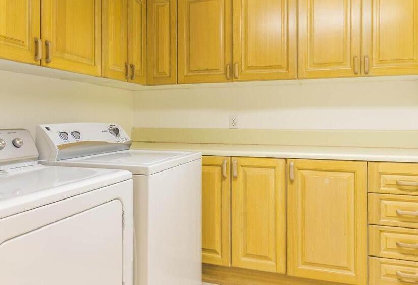 4 Sovrums Presidentsvit, Alupang Beach Tower