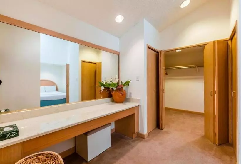 1 Bedroom Penthouse Apartment, Alupang Beach Tower