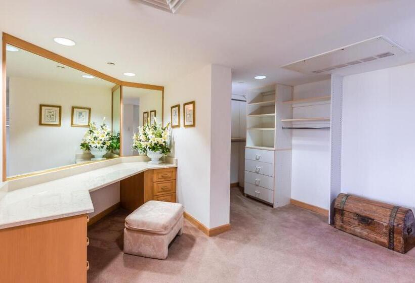 1 Sovrum Takvåning Lägenhet, Alupang Beach Tower