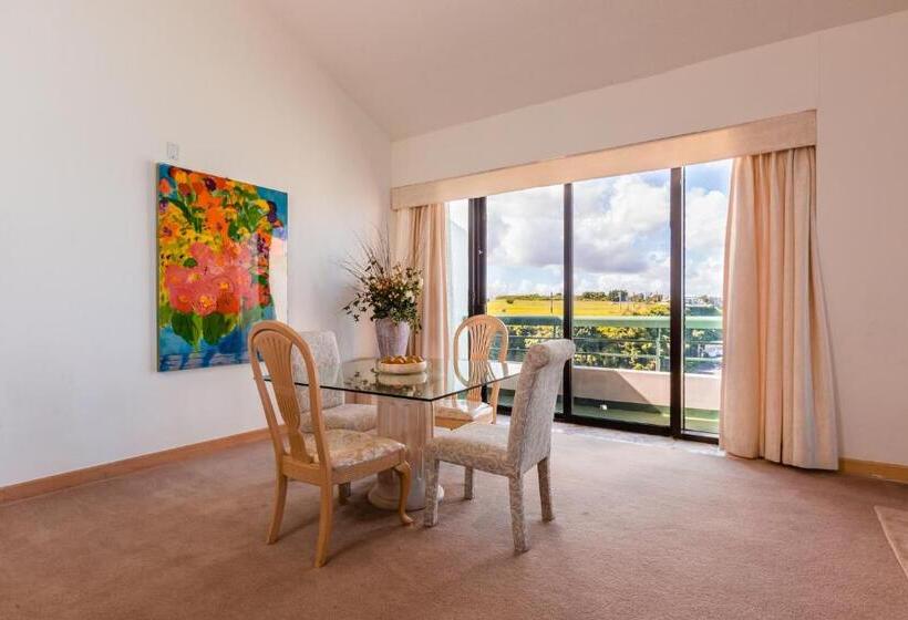 1 Sovrum Takvåning Lägenhet, Alupang Beach Tower