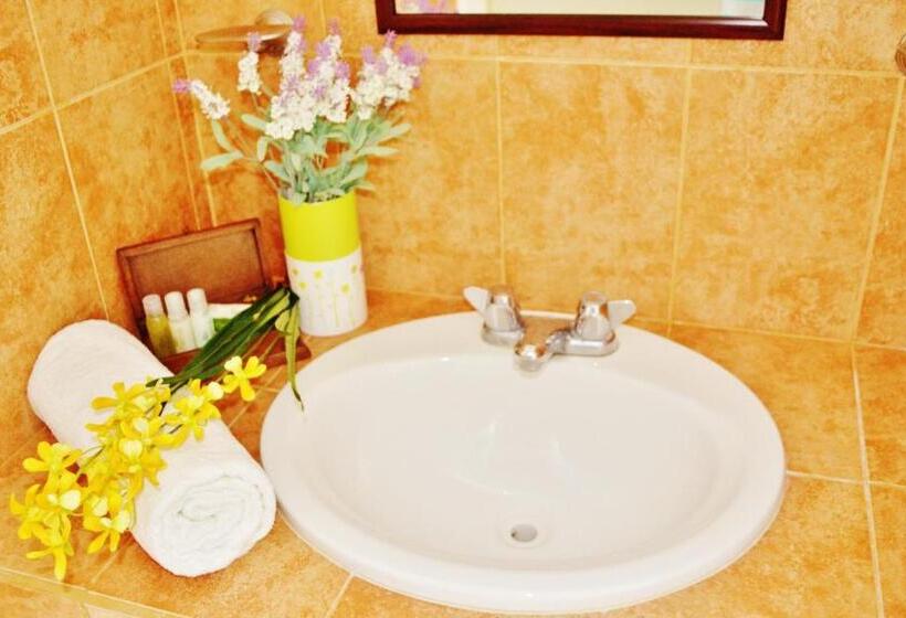 סוויטה עם נוף לים מהצד, 2 חדרי שינה, Corales Suites