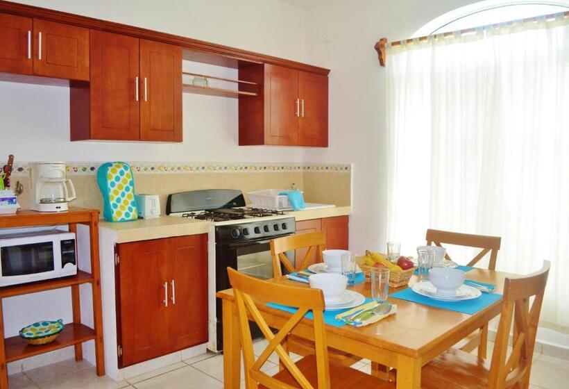 סוויטה עם נוף לים מהצד, 2 חדרי שינה, Corales Suites