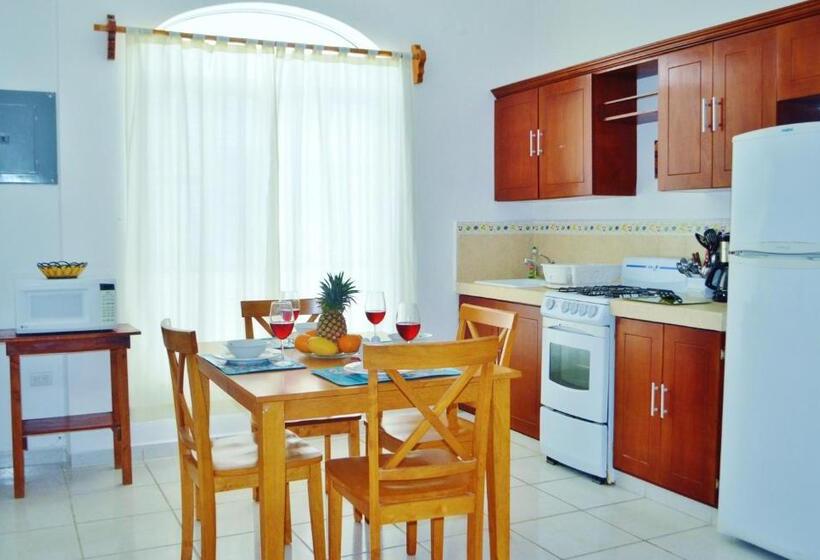 סוויטה עם נוף לים מהצד, 2 חדרי שינה, Corales Suites