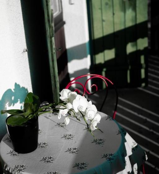 غرفة كمفورت مع بلكونة, De Gruyeres