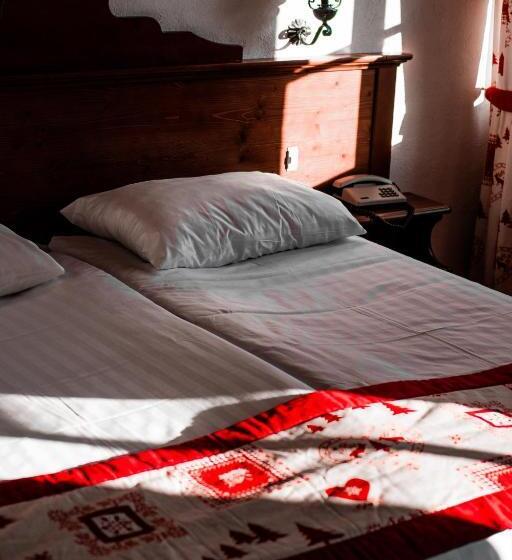 غرفة أساسية, De Gruyeres