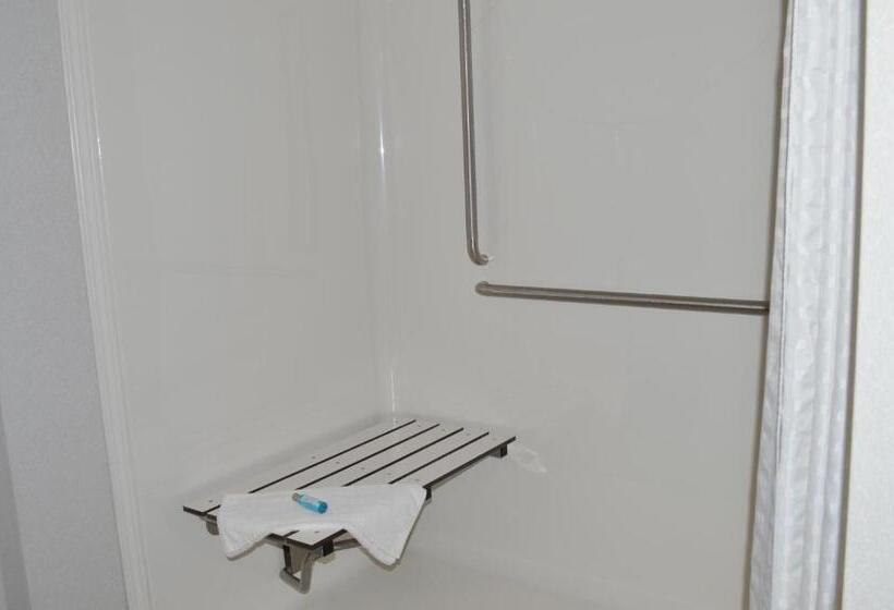 غرفة قياسية سرير ملكى لذوى الإحتياجات الخاصة, Hinton Lodge