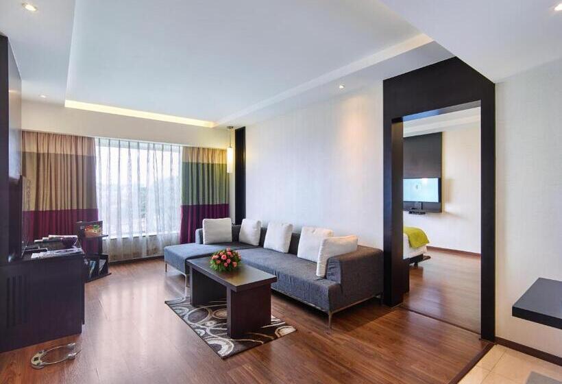 سوییت با چشم‌انداز باغ, Hycinth Hotels