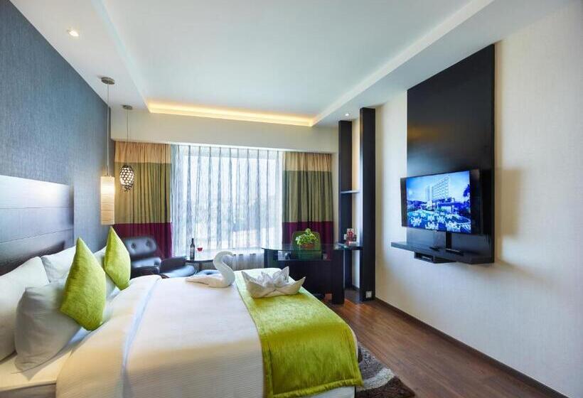 سوییت با چشم‌انداز باغ, Hycinth Hotels