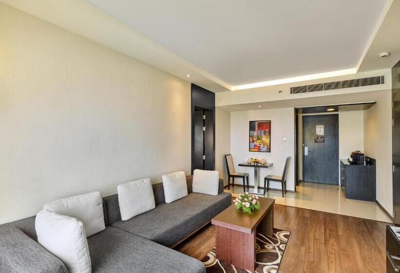 سوییت با چشم‌انداز باغ, Hycinth Hotels