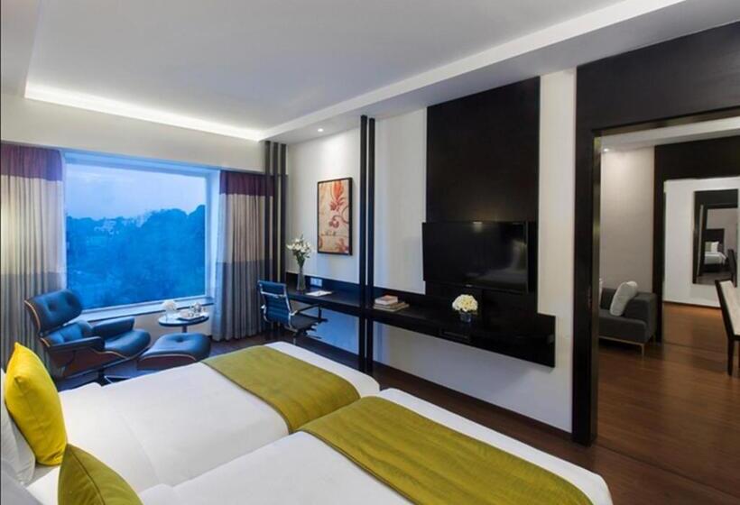 سوییت با چشم‌انداز باغ, Hycinth Hotels