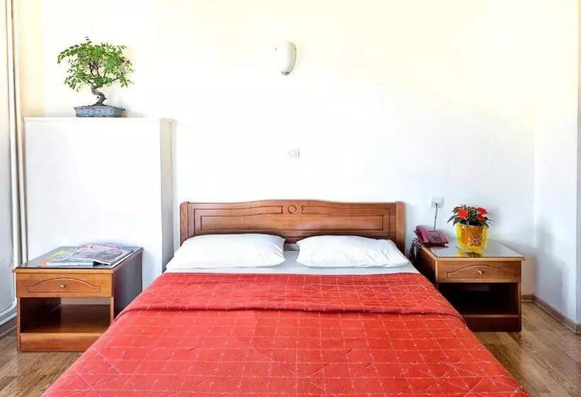 اتاق استاندارد چهار تخته, Keletron Hotel   Bike And Motorcycle Friendly