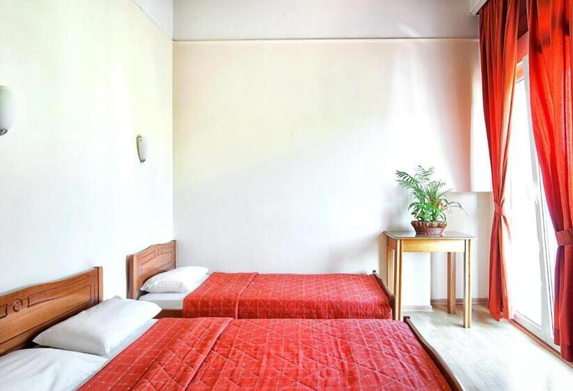 חדר סטנדרט לארבעה, Keletron Hotel   Bike And Motorcycle Friendly