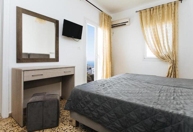 Standard Room, Nikos