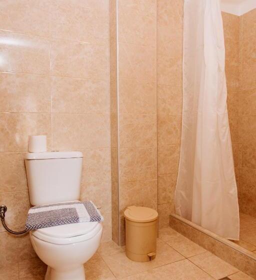 Standard Room, Nikos