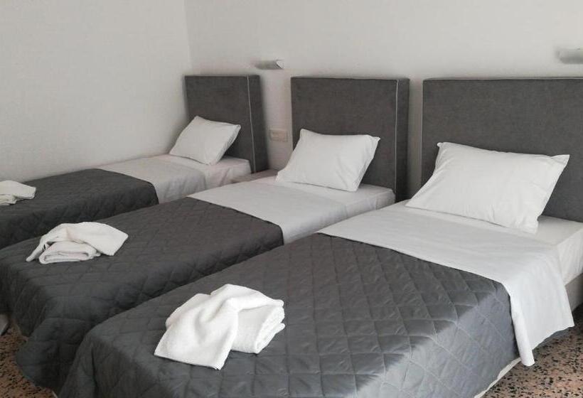 Standard Triple Room, Nikos