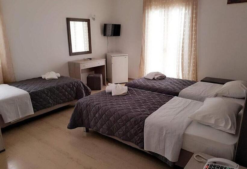 Standard Triple Room, Nikos