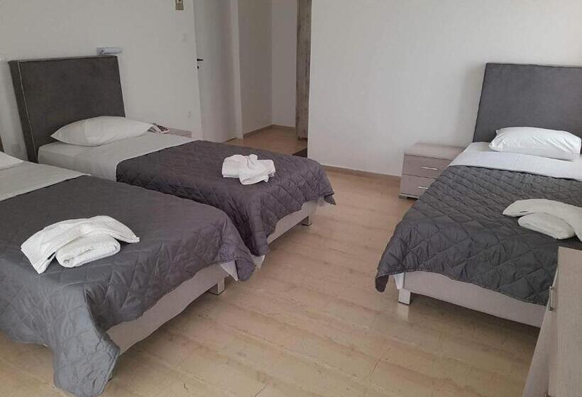 Standard Triple Room, Nikos