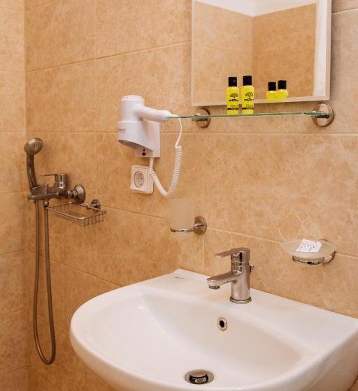 Standard Triple Room, Nikos