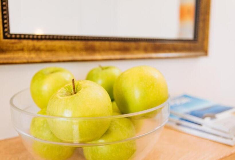 Standard Triple Room, Nikos