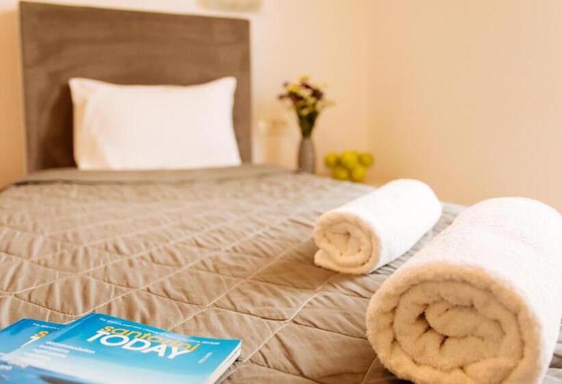 Standard Triple Room, Nikos