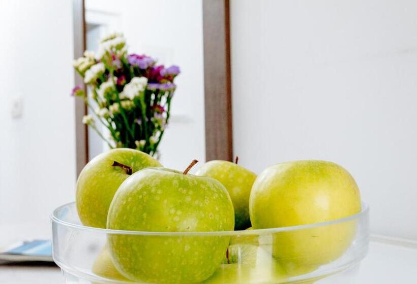 Standard Triple Room, Nikos