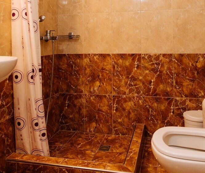 Suite, Nikos