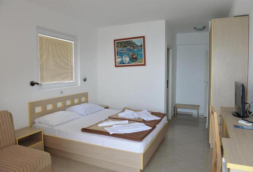 اتاق استاندارد سه نفره, Obala