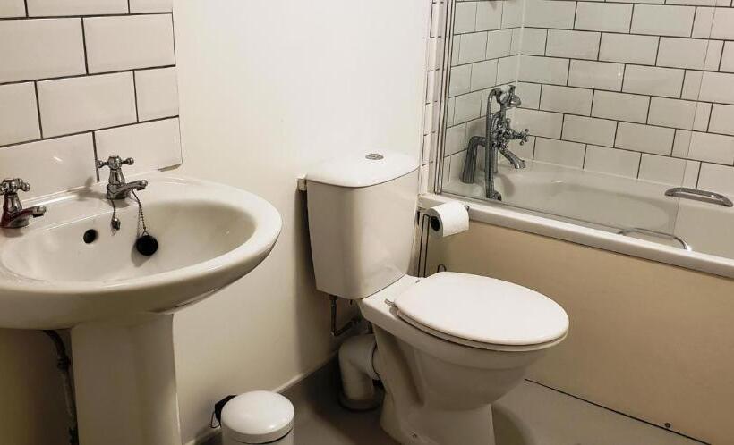 标准间, The George Inn