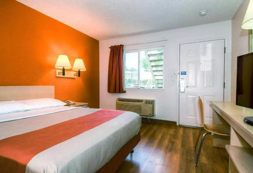 スタンダードルーム, Motel 6 costa Mesa, Ca