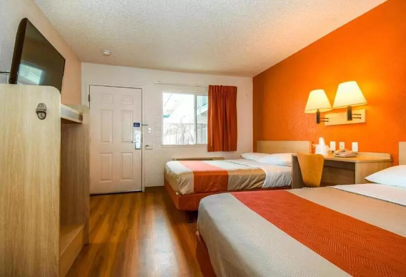身障者適用スタンダードルーム, Motel 6 costa Mesa, Ca