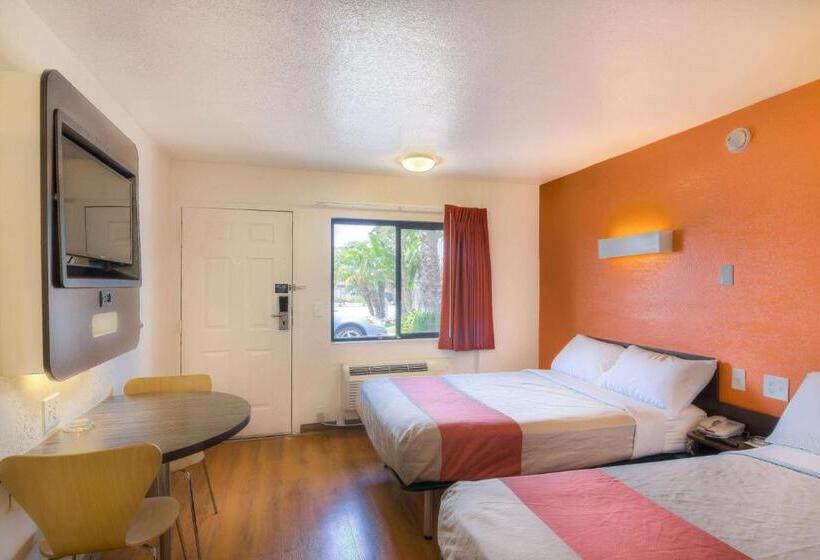Четырехместный Номер Deluxe, Motel 6simi Valley, Ca