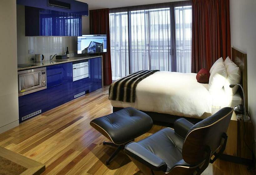 استودیوی استاندارد, Salamanca Wharf