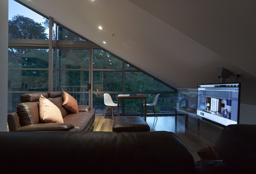 1 Bedroom Penthouse Apartment, Salamanca Wharf