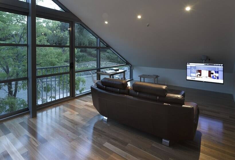 1 Bedroom Penthouse Apartment, Salamanca Wharf