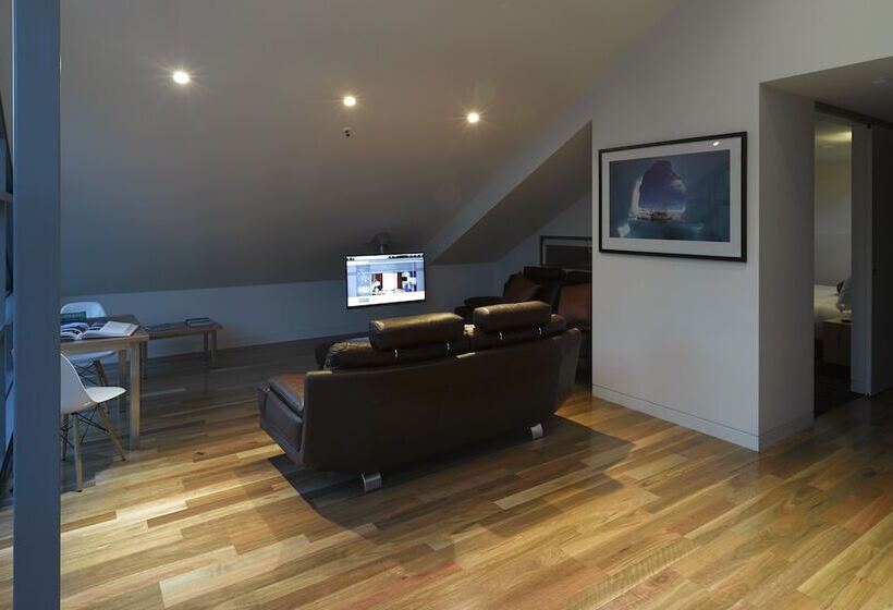 1 Bedroom Penthouse Apartment, Salamanca Wharf